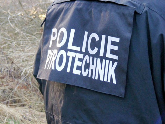 policie-pcr-pyrotechnik-munice-bunda-vesta221116-hk_denik-630