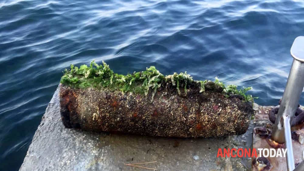 Ordigno bomba inesplosa trovata in mare a Pietralacroce-2