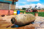 This handout photograph taken and released by the Cambodian Mine Action Centre (CMAC) on May 5, 2022, shows a 2000-pound US-made bomb after it was uncovered from a river bed opposite to the Royal Palace in capital Phnom Penh. (Photo by Handout / Cambodian Mine Action Centre (CMAC) / AFP) / RESTRICTED TO EDITORIAL USE - MANDATORY CREDIT "AFP PHOTO/ Cambodian Mine Action Centre (CMAC) " - NO MARKETING NO ADVERTISING CAMPAIGNS - DISTRIBUTED AS A SERVICE TO CLIENTS