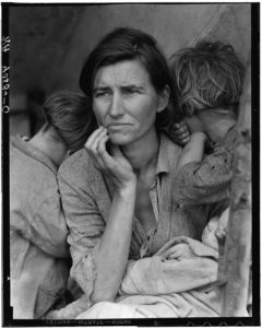 Dorothea Lange, “Destitute pea pickers in California. Mother of seven children. Age thirty-two. Nipomo, California”, marzo 1936